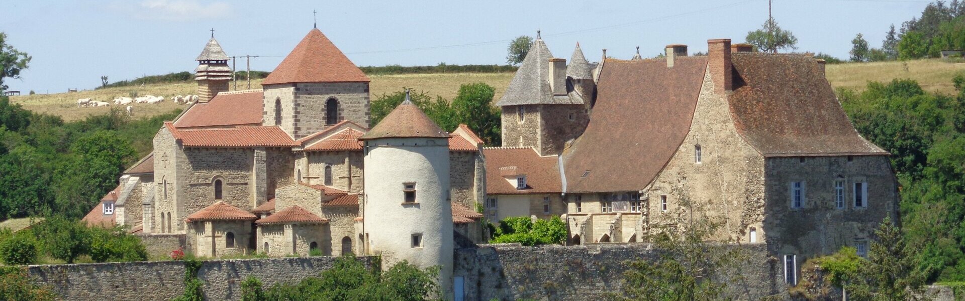 Patrimoine de Chantelle - Abbaye Saint-Vincent, le Pont Romain, le Moulin...