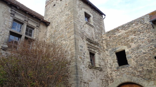 Les quatorze tours médiévales
